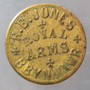 Brecknockshire, BRYNMAWR, ROYAL ARMS, R.B.JONES rev. 3D Royal Arms J. Bird Maker Birm. Brass 22.1mm. plain edge Cox 31