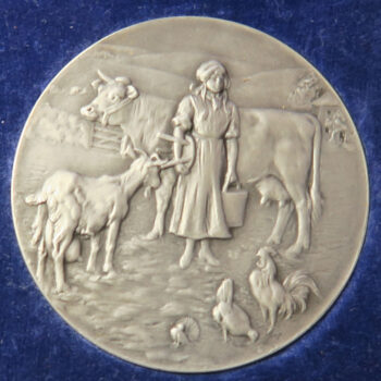 MB109034 British Dairy Farmers/ Association silver prize medal awarded 1934 for pigeon. Dairy maid and cow