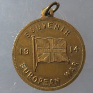 MB109251 WW1 souvenir medal 1914 European War Union Jack flag 24mm. brass