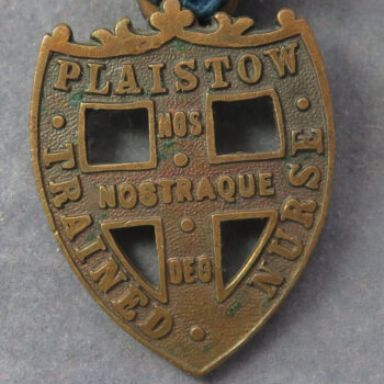 MB109296 GB London Plaistow Trained Nurse badge early 20th century