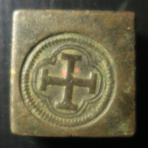 French made brass coin weight to weigh Spain 4 Escudos XD XII square weight