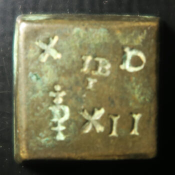 French made brass coin weight to weigh Spain 4 Escudos XD XII square weight