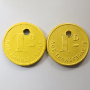 Metropolitan Electric Tramways, Ltd. 1d yellow plastic Employees token 2 varieties 1904-33 North LondonMetropolitan Electric Tramways, Ltd. 1d yellow plastic Employees token 2 varieties 1904-33 North London