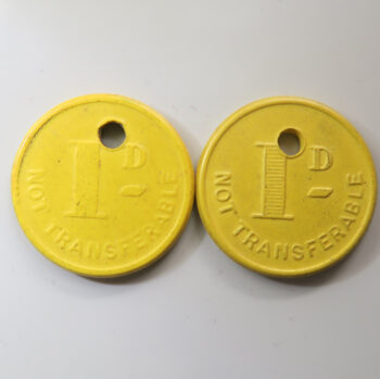 Metropolitan Electric Tramways, Ltd. 1d yellow plastic Employees token 2 varieties 1904-33 North LondonMetropolitan Electric Tramways, Ltd. 1d yellow plastic Employees token 2 varieties 1904-33 North London