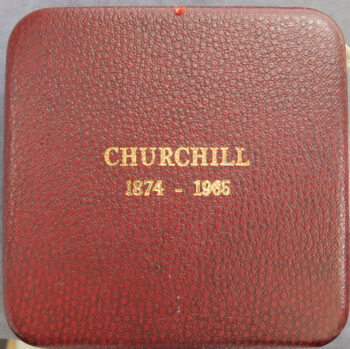 MB110041 Sir Winston Churchill death silver commemorative medal by Kovacs for Spinks 1965 - Very Well, Alone!