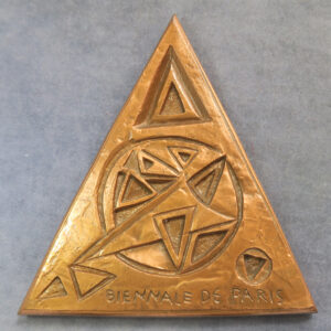 MB110051 France Biennale de Paris 1967 Monnaie de Paris copper triangular medal