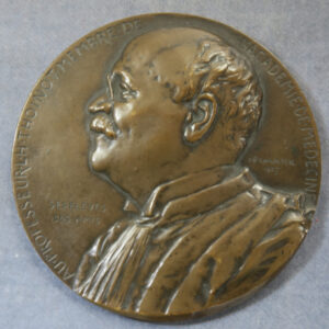 MB110078 France, Medicine. bronze medal of L H Thoinot bacteriologist 1907 by Champeil