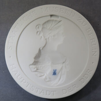 MB110120 Germany Young Woman Staatliche Museen Berlin DDR Meissen porcelain medal by Posch from life