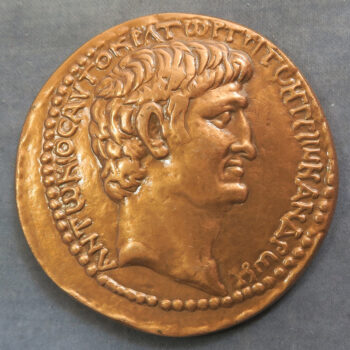 MB110154 Monnaie de Paris copper reproduction of Anthony & Cleopatra Roman coin medal1966