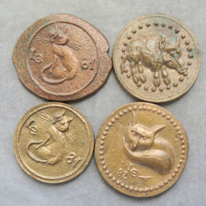 4 little bronze medals with 3 cats 1 fox